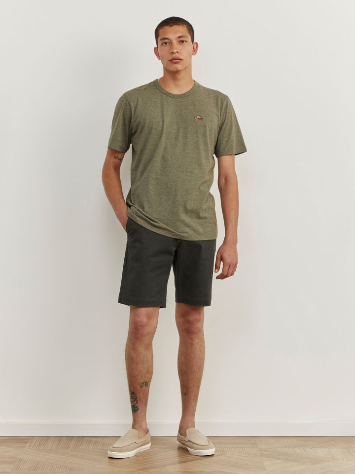 טי שירט עם רקמה