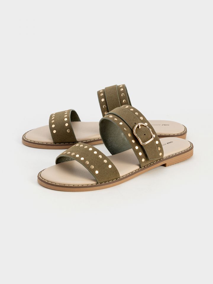 כפכפי רצועות עם ניטים ואבזם