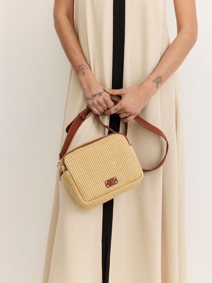 תיק צד במראה קש