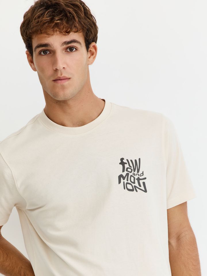 טי שירט קצרה עם דפוס