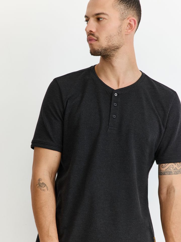 טי שירט קצרה הנלי טקסטורה