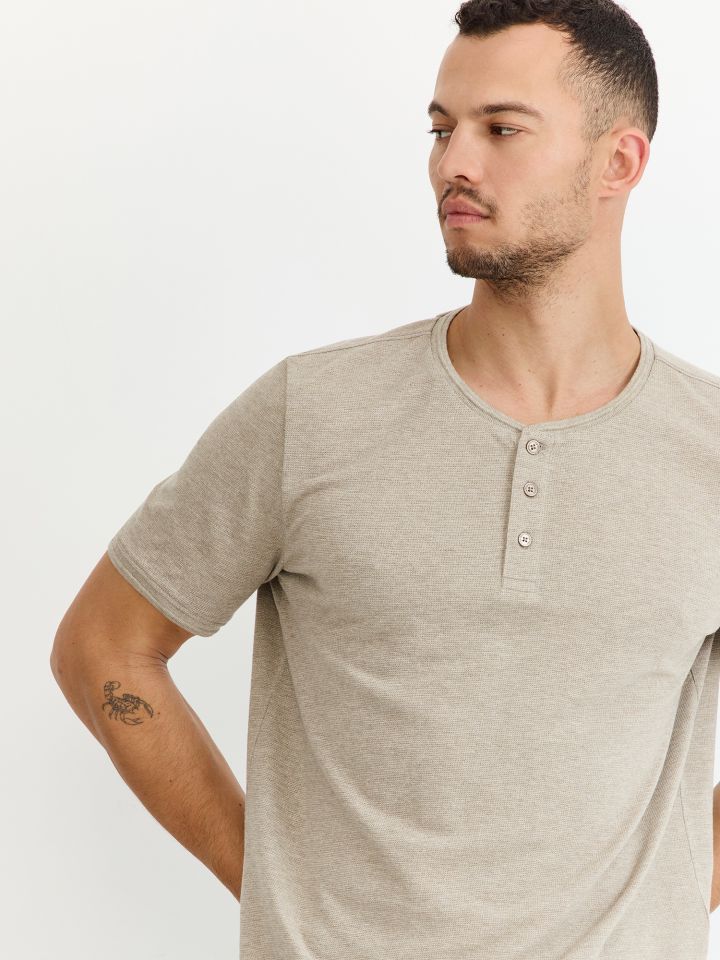 טי שירט קצרה הנלי טקסטורה