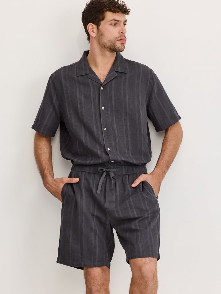 מכנסי ברמודה טקסטורת פסים