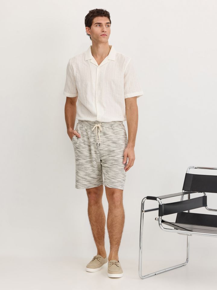 מכנסי ברמודה טקסטורה עם שרוך