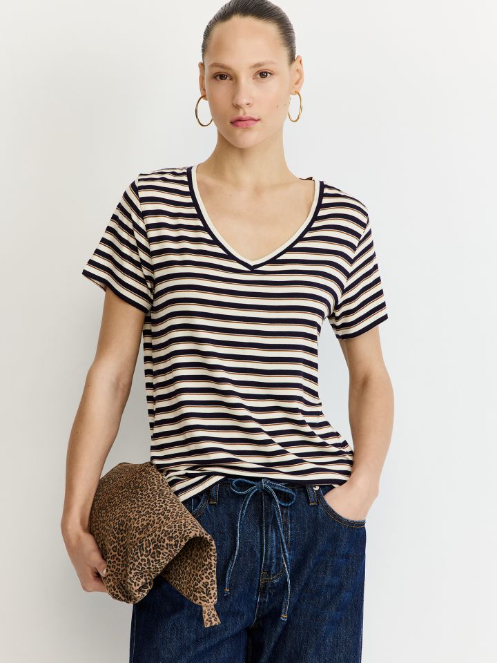 טי שירט וי בייסיק