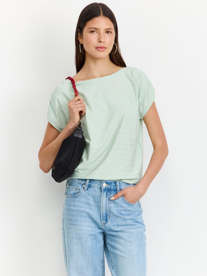 טי שירט עם כיווצים