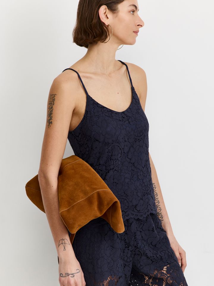 גופיית תחרה