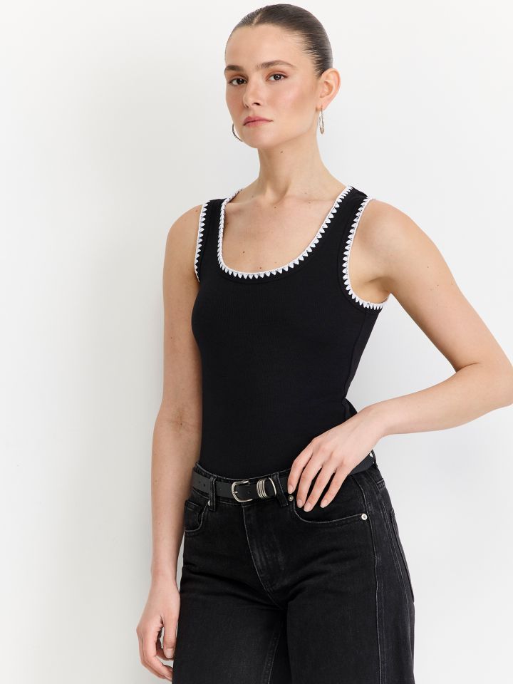 גופיית ריב עם רקמה