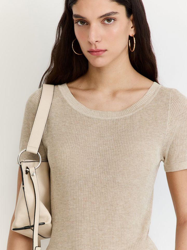 טופ סריג שרוול קצר