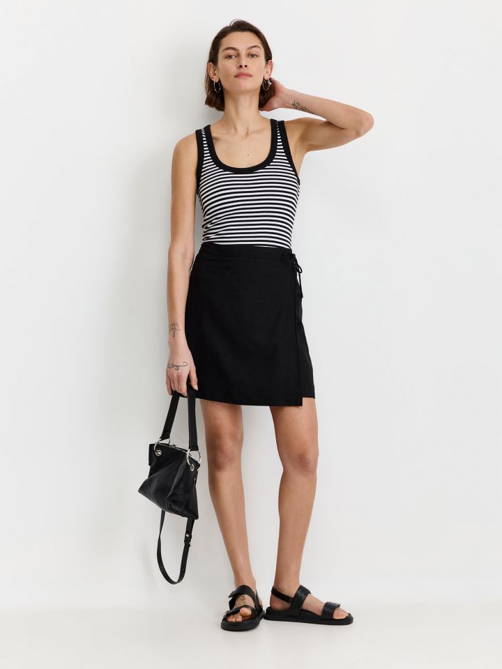 חצאית מיני מעטפת