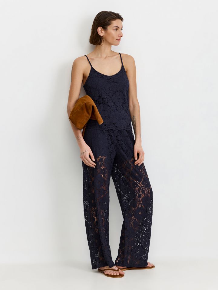 מכנסי תחרה מותן אלסטית