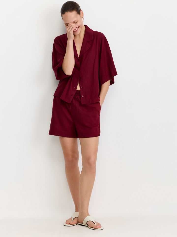 מכנסיים קצרים בשילוב פשתן