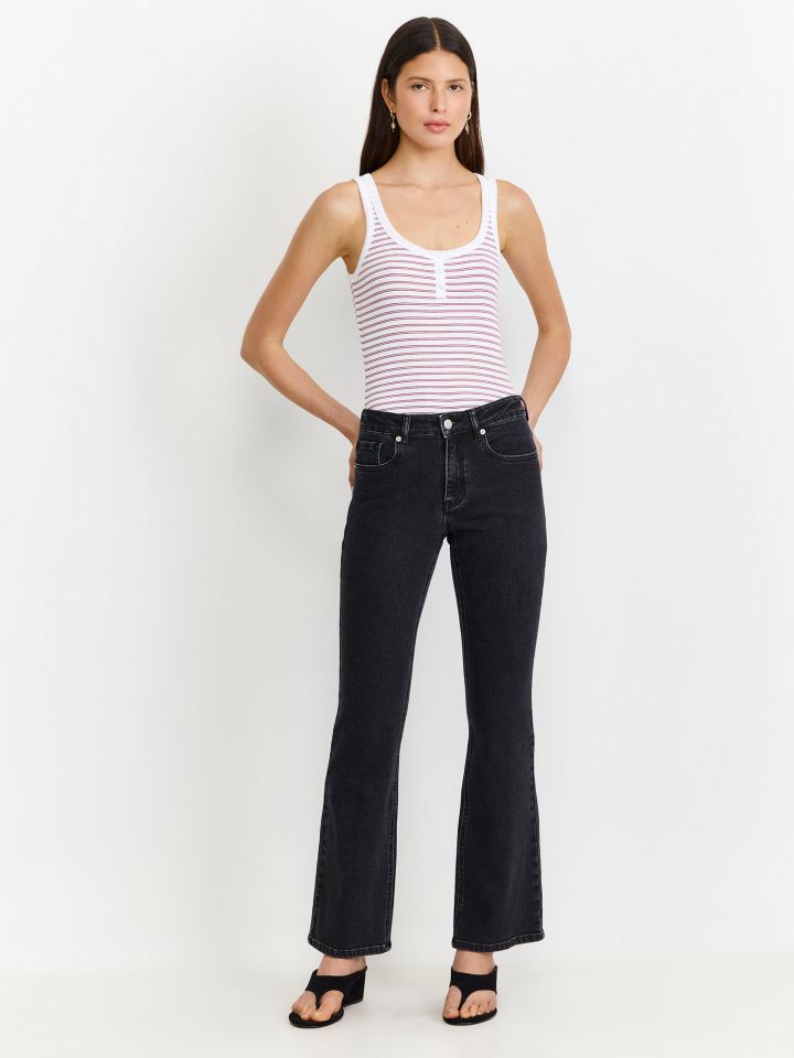 ג’ינס בגזרת BOOTCUT