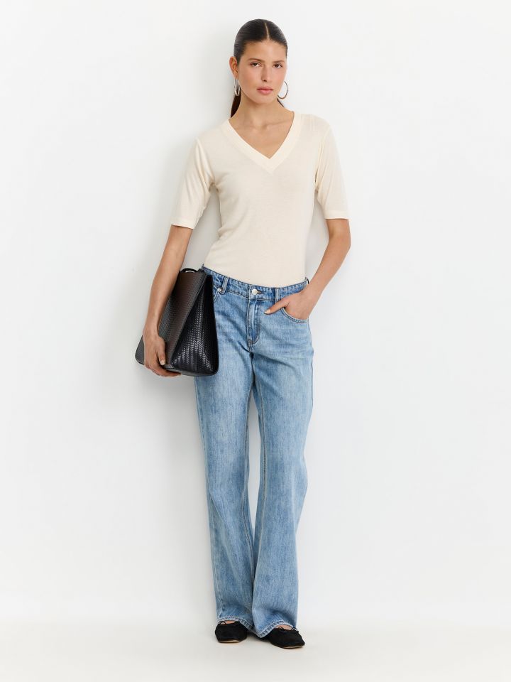 ג’ינס בגזרת BOOTCUT