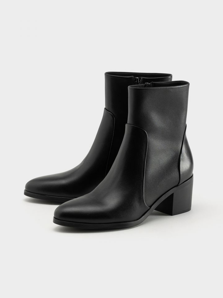 מגפוני עור שחורים