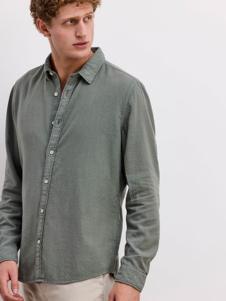 חולצת כותנה מכופתרת במראה שטוף