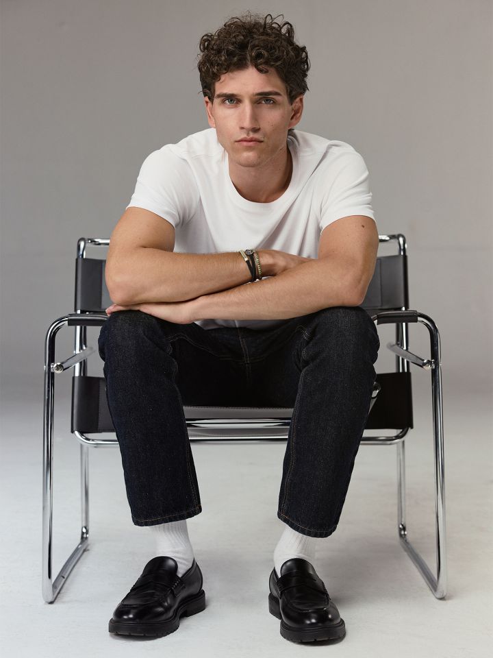 ג’ינס כהה בגזרה ישרה