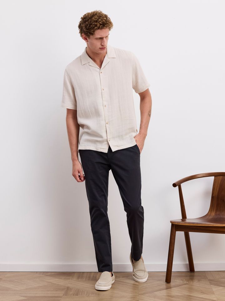 מכנסי צ’ינו במראה שטוף