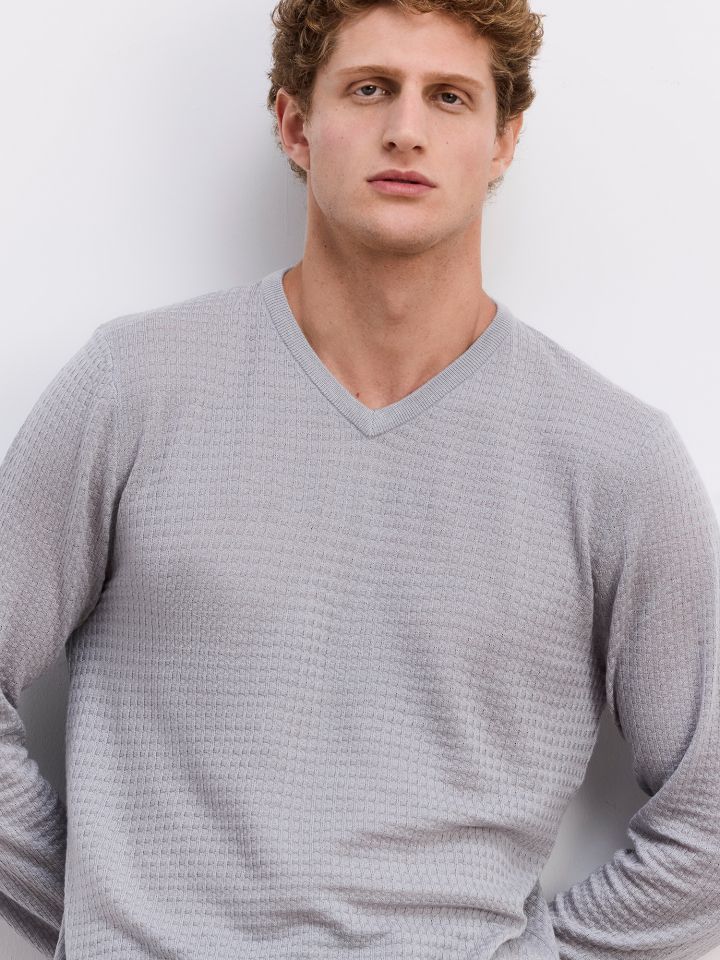 סוודר וי טקסטורה