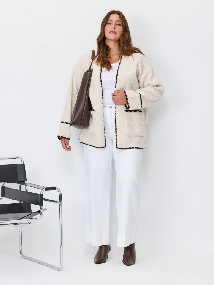 קרדיגן במראה צמרירי בשילוב רקמה