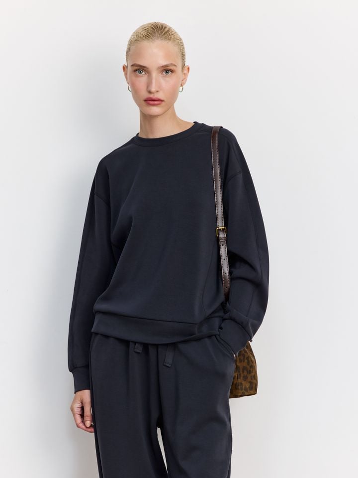 סוויטשירט שילוב מודל