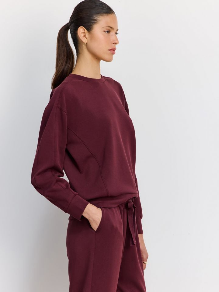 סוויטשירט שילוב מודל