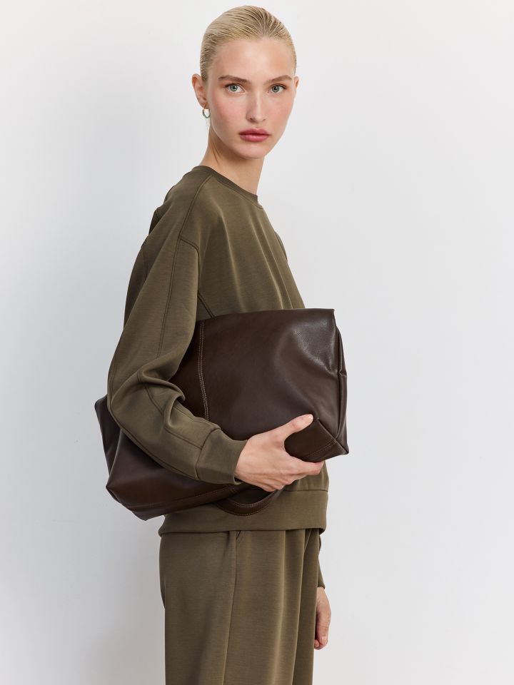 סוויטשירט שילוב מודל