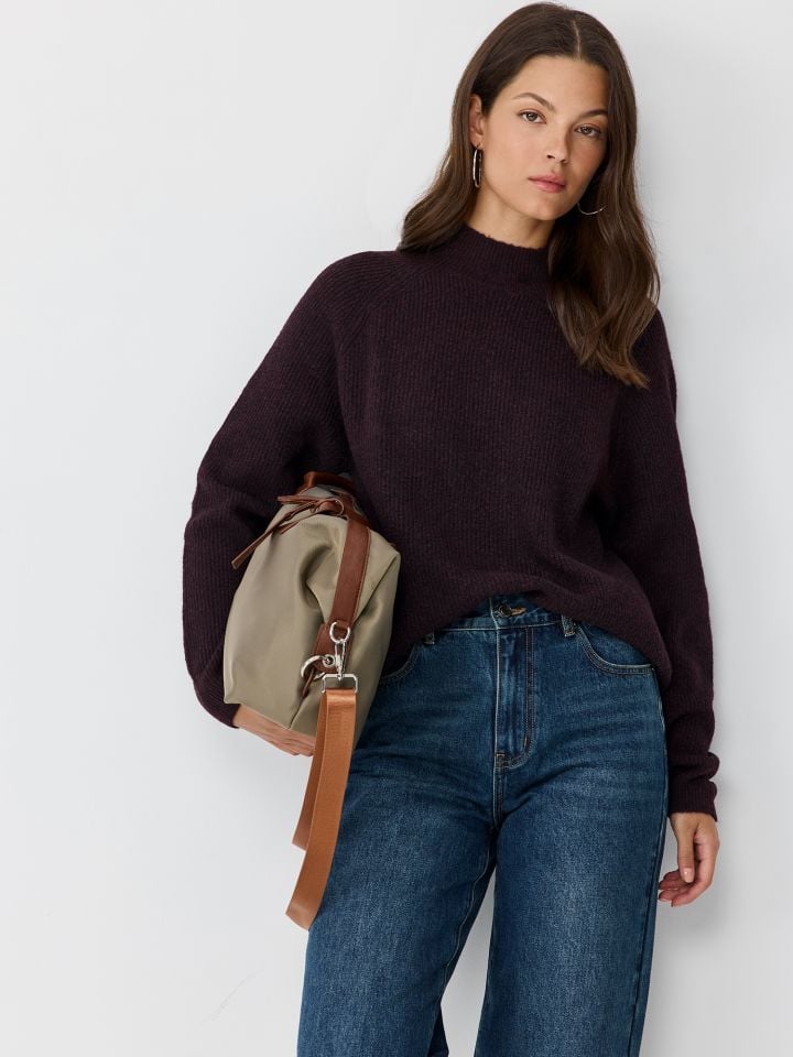 סוודר צווארון גבוה מסיב ממוחזר