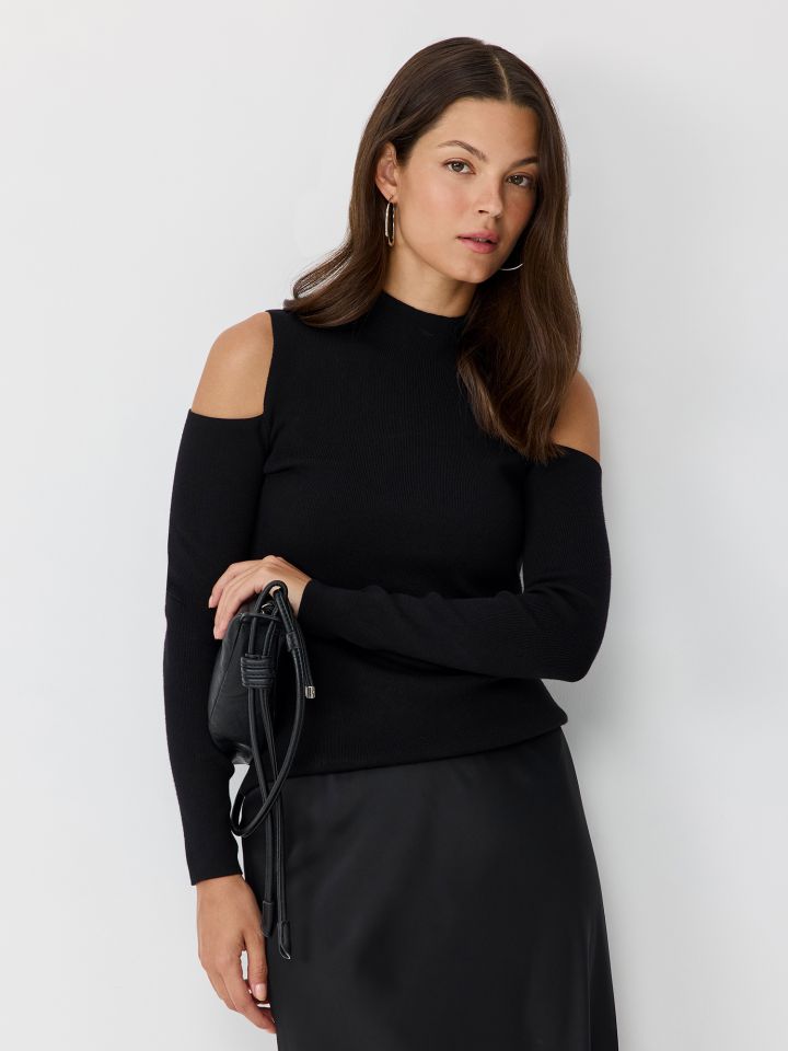 סריג עם כתפיים חשופות