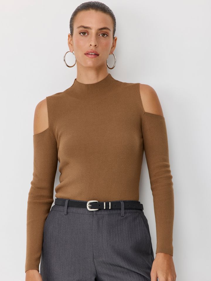 סריג עם כתפיים חשופות