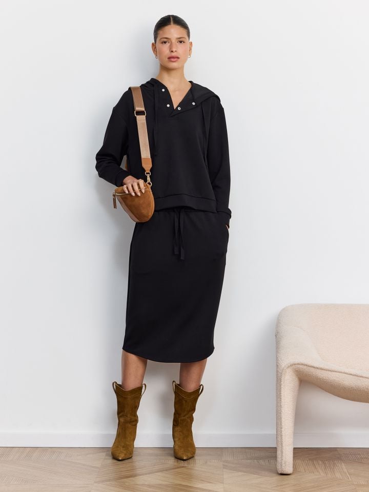 חצאית מידי ספורטיבית