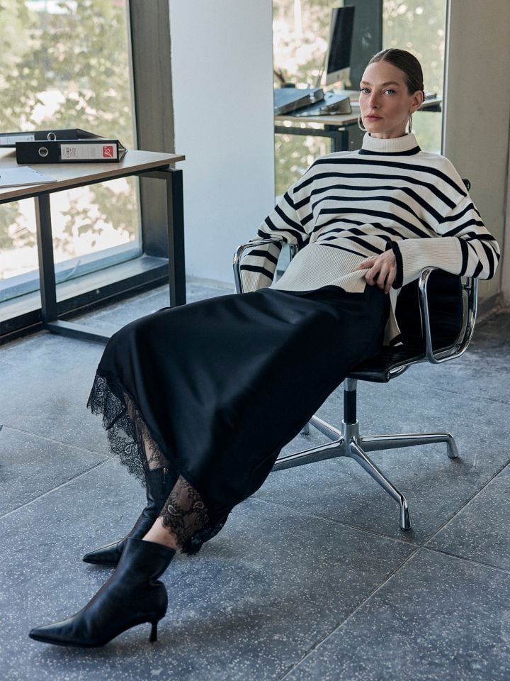 חצאית סאטן תחרה