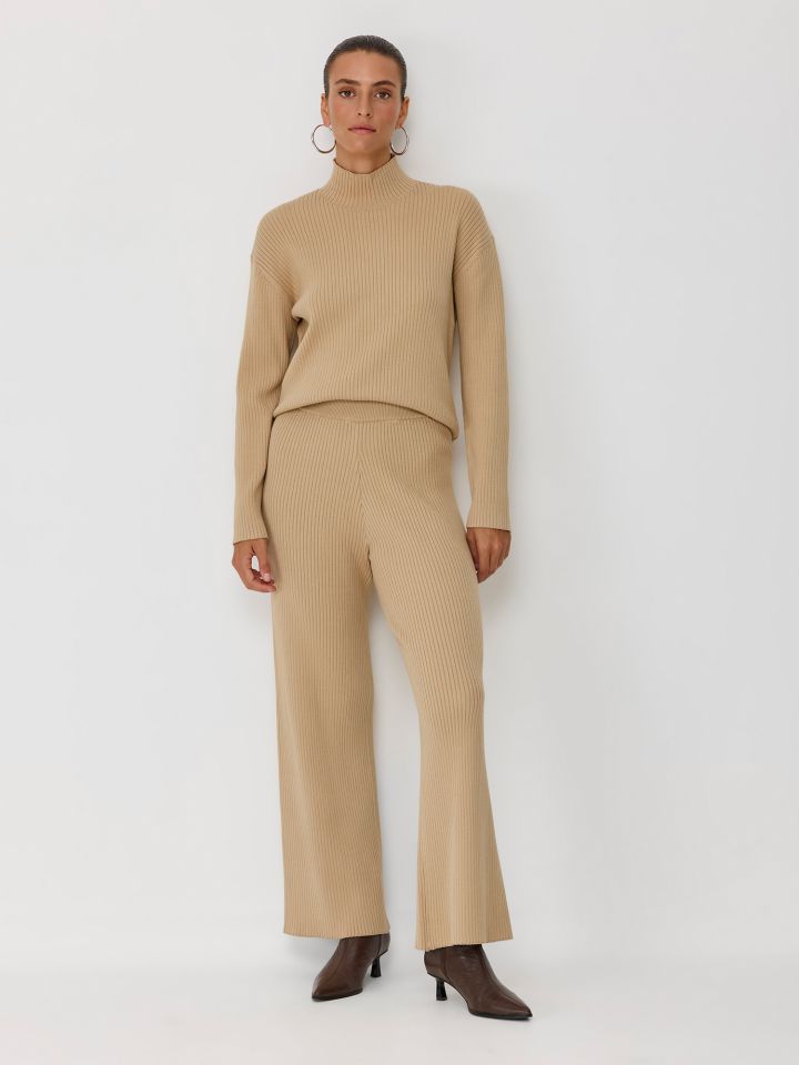 מכנסי ריב סרוגים