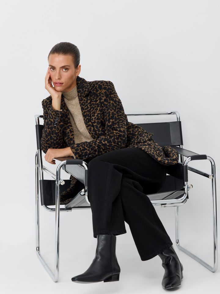 מעיל מנומר בגזרת בלייזר