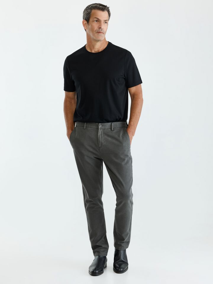 HECHTER PARIS מכנסי צ’ינו בייסיק בגזרת סלים פיט