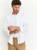 חולצה מכופתרת בטכנולוגיית טפלון