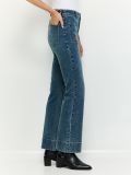 ג’ינס BOOTCUT עם כיסים קדמיים