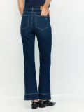 ג’ינס BOOTCUT עם כיסים קדמיים