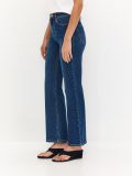 ג’ינס בגזרת BOOTCUT
