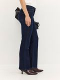 ג’ינס בגזרת BOOTCUT