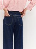 ג’ינס בגזרת WIDELEG
