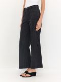 ג’ינס בגזרת BOOTCUT עם פסים