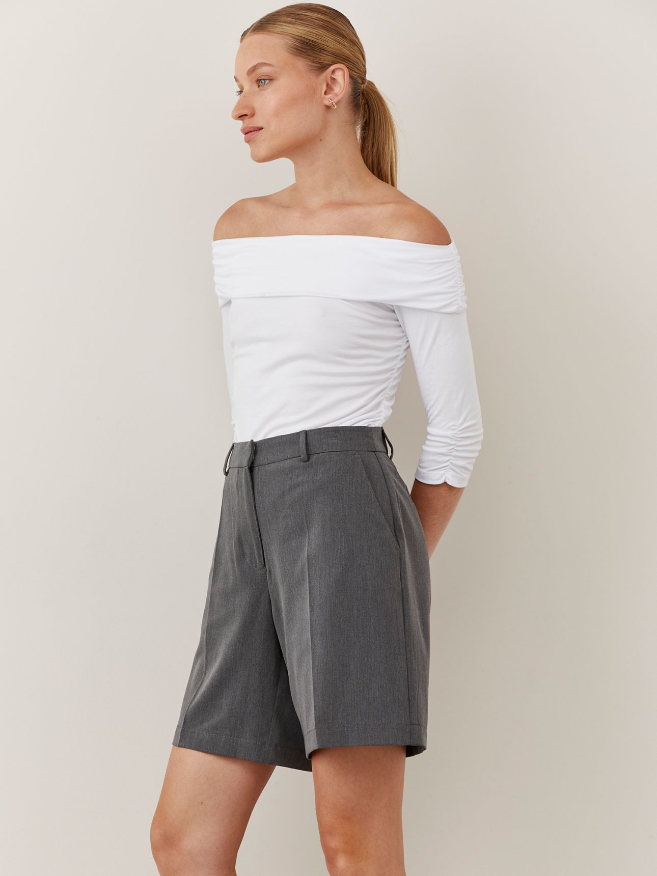 טי שירט כתפיים חשופות