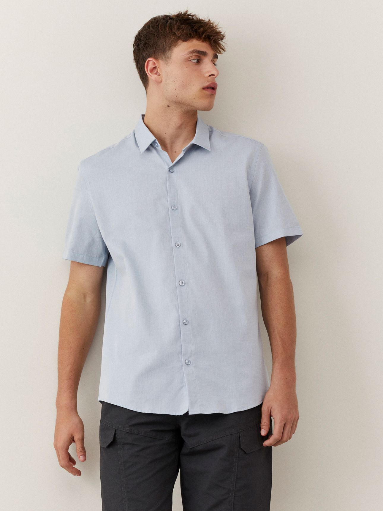 חולצה מכופתרת קצרה קלאסית