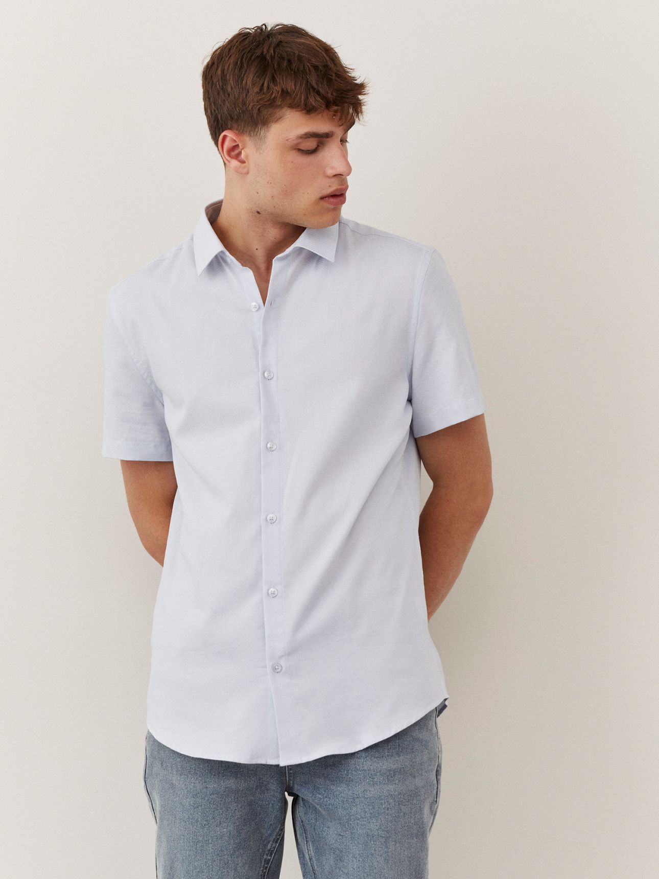 חולצה מכופתרת קצרה סלים