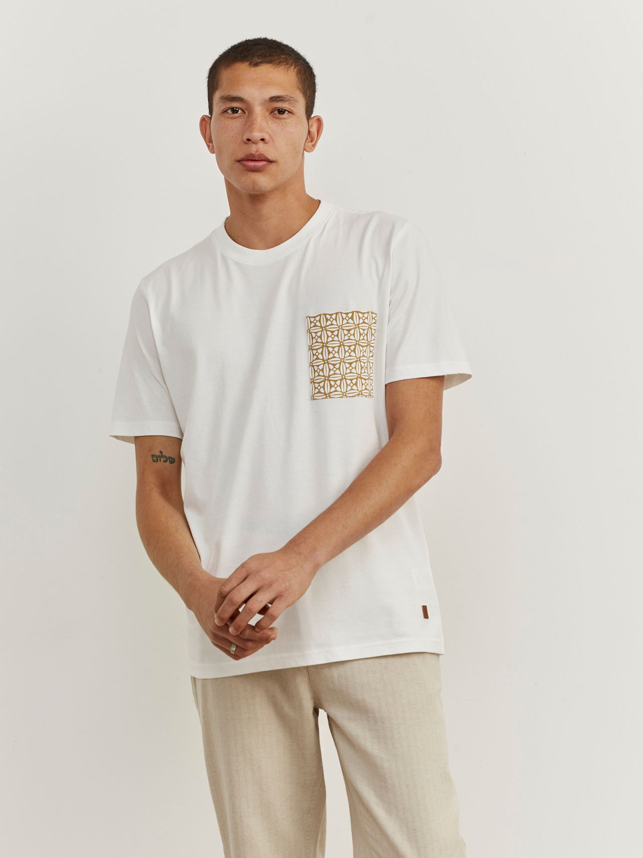 טי שירט קצרה כיס צבעוני