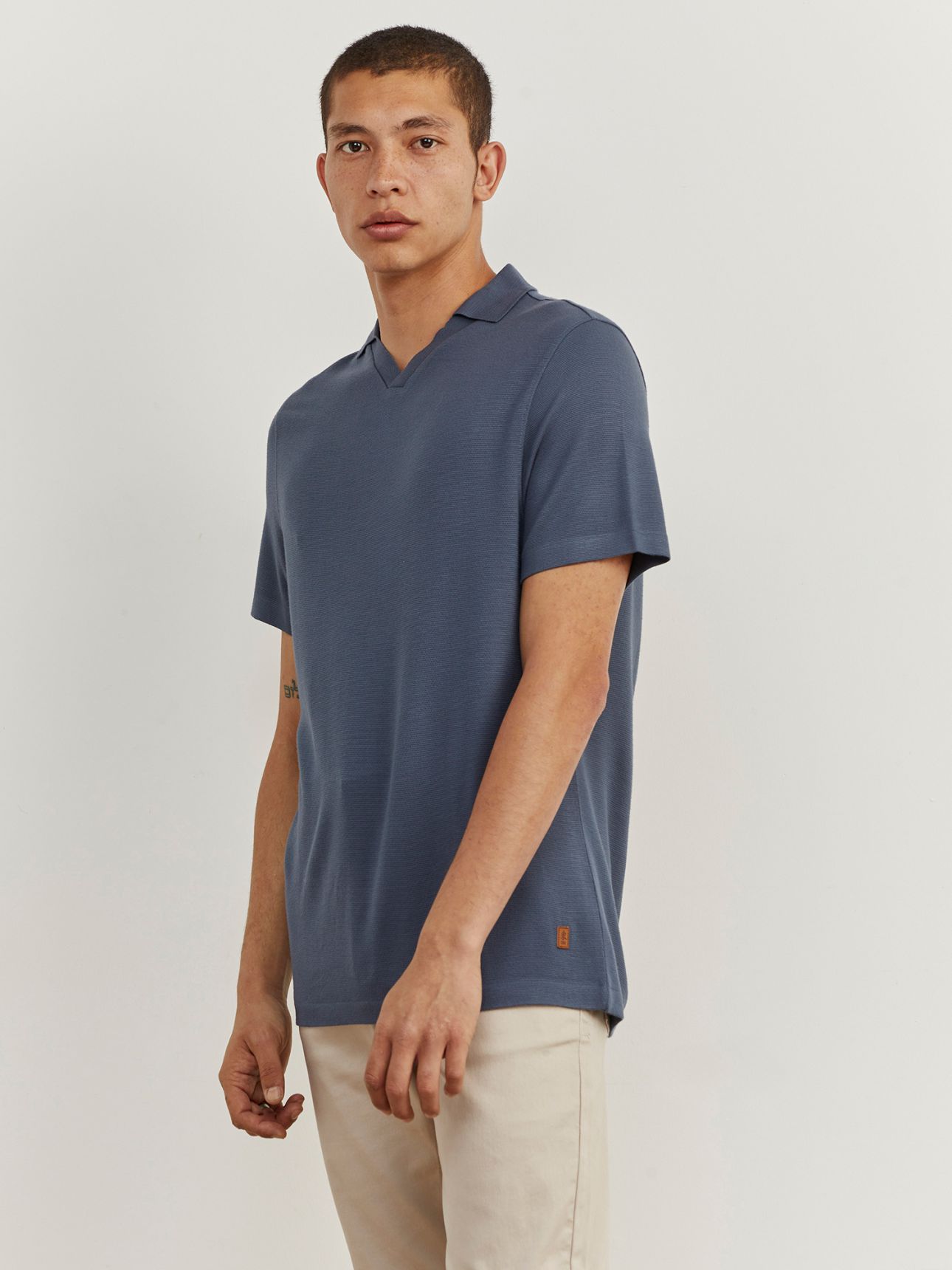 חולצת פולו סרוגה