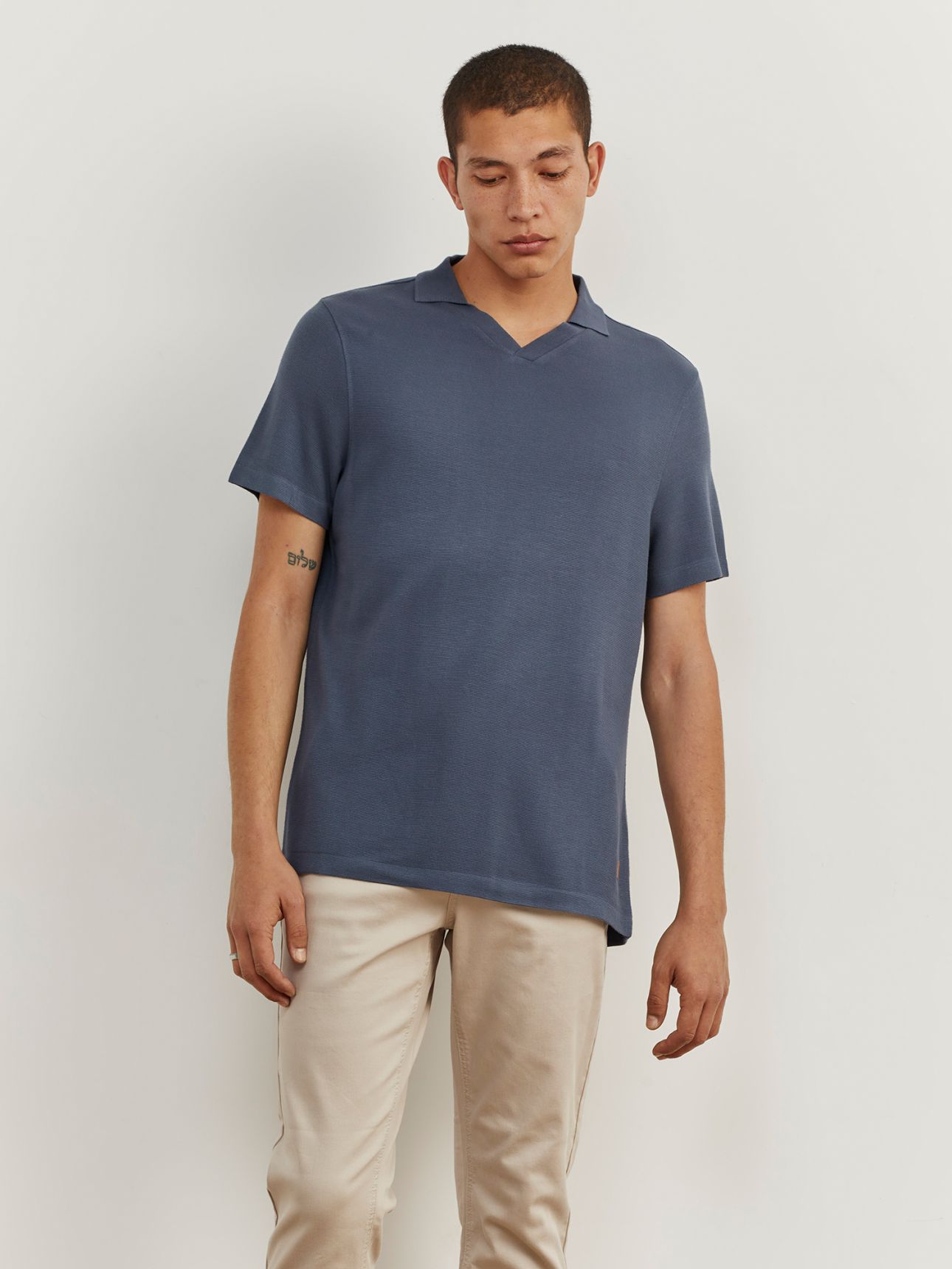 חולצת פולו סרוגה