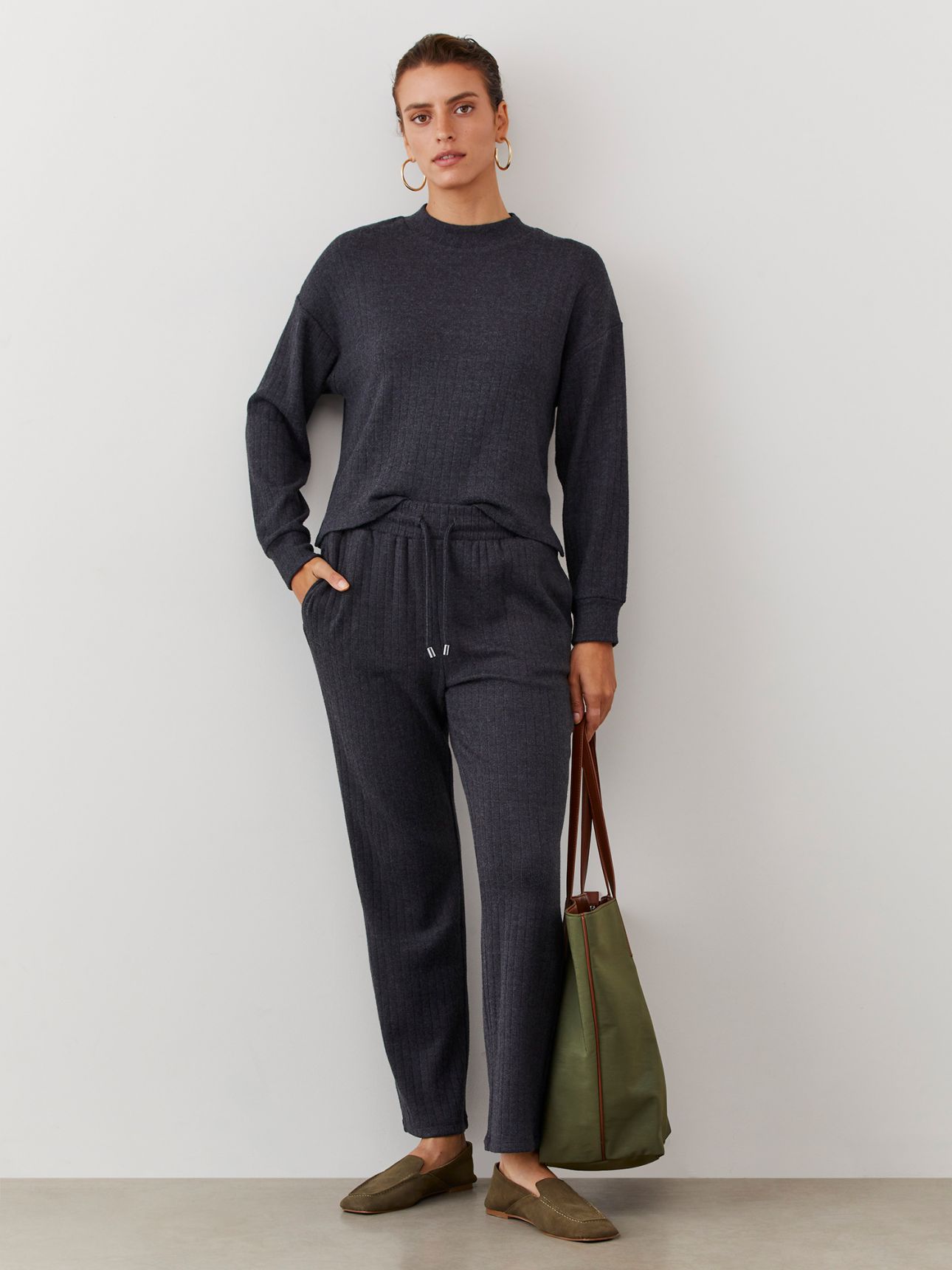 מכנסיים סרוגים