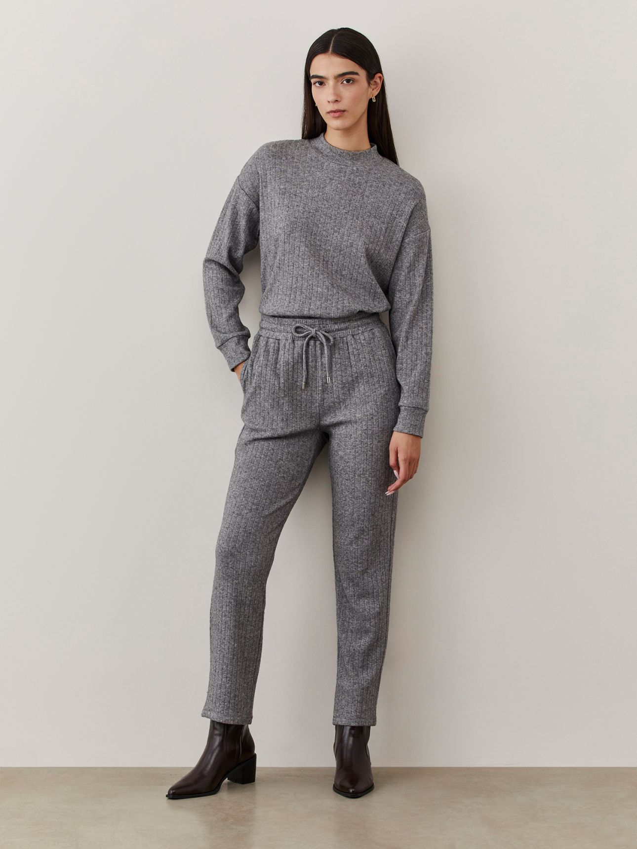 מכנסיים סרוגים